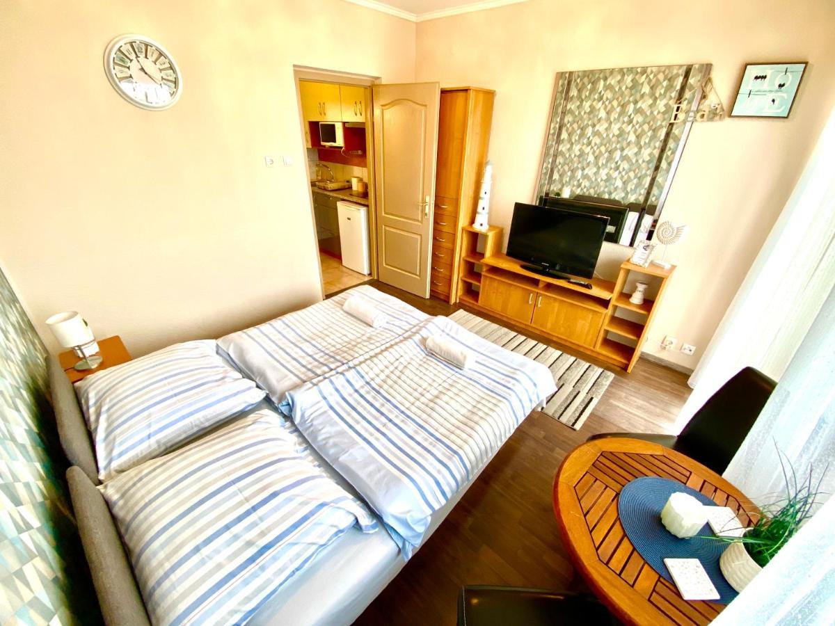 Aqua Blue Apartmanok - Siofok Ngoại thất bức ảnh