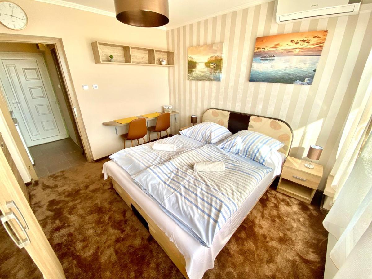 Aqua Blue Apartmanok - Siofok Ngoại thất bức ảnh
